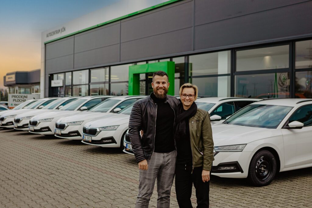 Daniel Fišar s kolegyní Ing. Petrou Procházkovou z Fleet centra ACJ